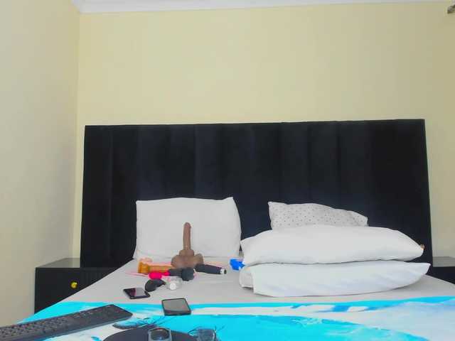 Pretty-Queen live cam on BongaCams