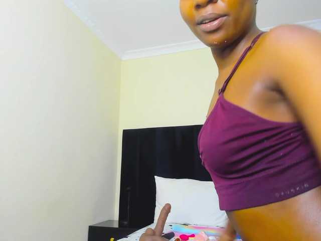 Pretty-Queen live cam on BongaCams