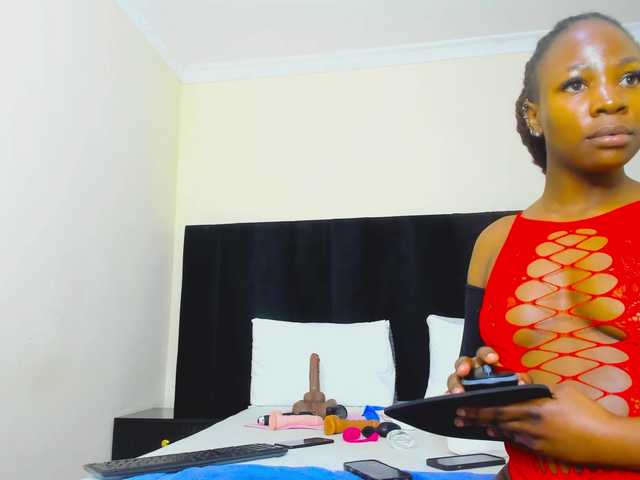 Pretty-Queen live cam on BongaCams