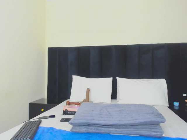 Pretty-Queen live cam on BongaCams