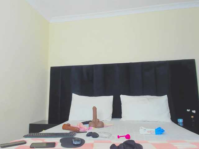 Pretty-Queen live cam on BongaCams