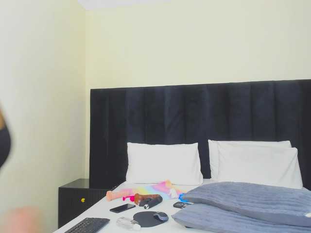 Pretty-Queen live cam on BongaCams