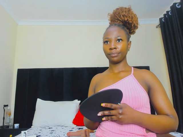 Pretty-Queen live cam on BongaCams