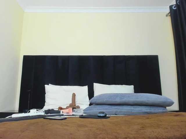 Pretty-Queen live cam on BongaCams