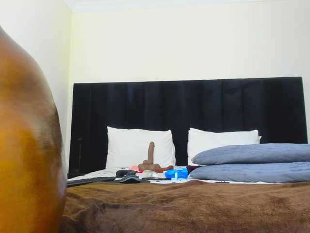 Pretty-Queen live cam on BongaCams