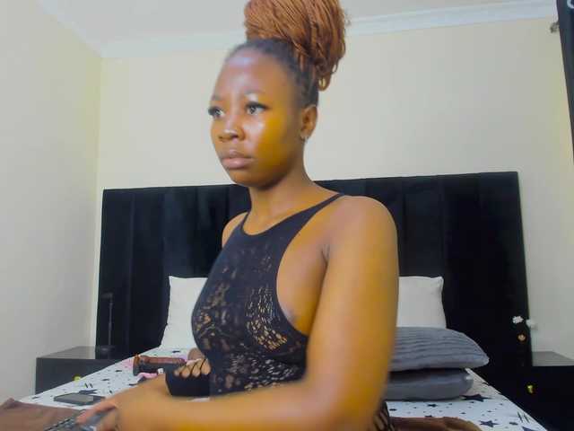 Pretty-Queen live cam on BongaCams