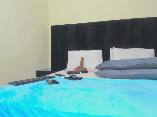 Pretty-Queen live cam on BongaCams