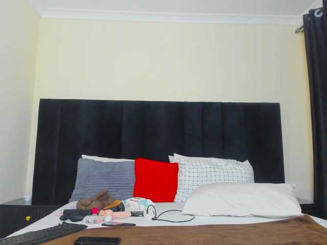 Pretty-Queen live cam on BongaCams