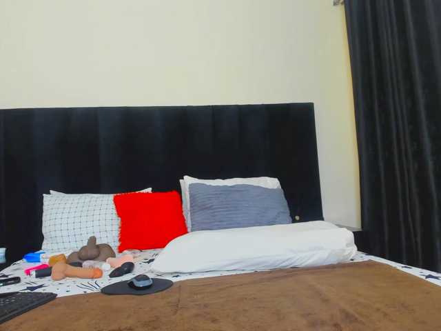 Pretty-Queen live cam on BongaCams