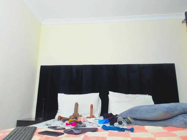 Pretty-Queen live cam on BongaCams