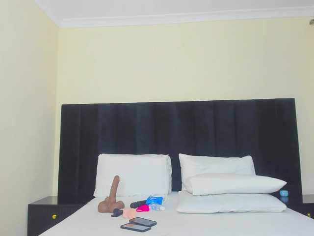 Pretty-Queen live cam on BongaCams