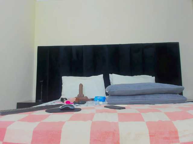 Pretty-Queen live cam on BongaCams