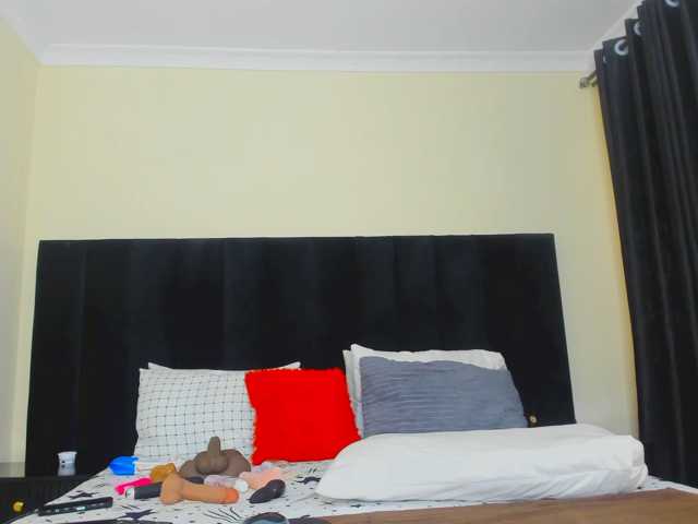 Pretty-Queen live cam on BongaCams