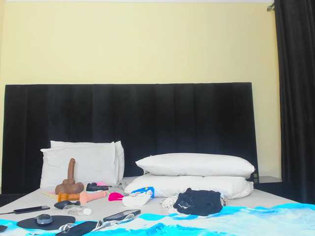 Pretty-Queen live cam on BongaCams