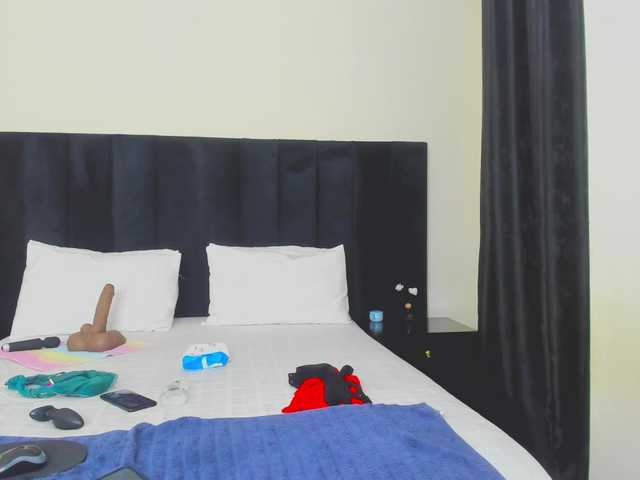 Pretty-Queen live cam on BongaCams