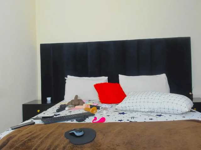 Pretty-Queen live cam on BongaCams