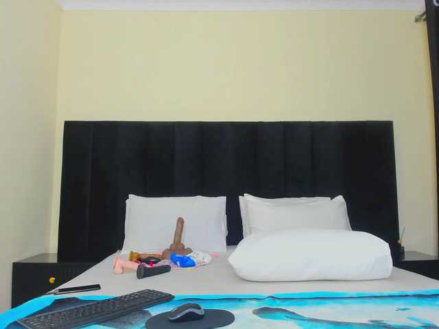 Pretty-Queen live cam on BongaCams