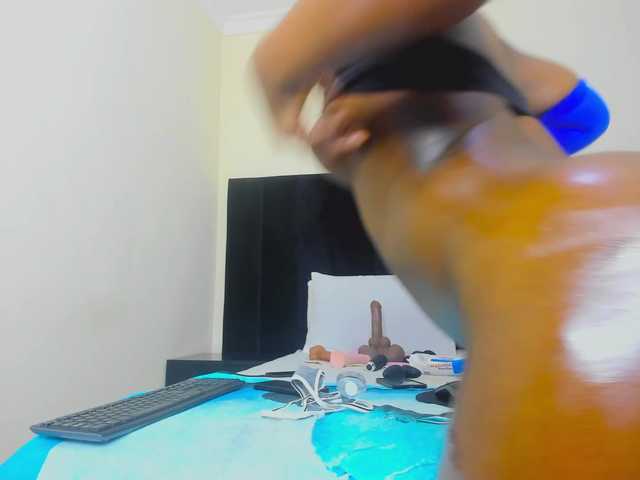 Pretty-Queen live cam on BongaCams