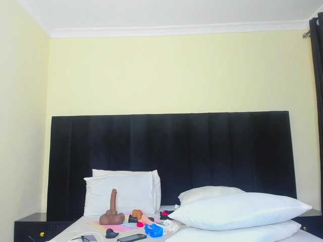 Pretty-Queen live cam on BongaCams