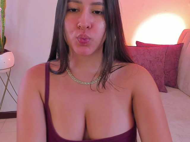 megan-cooper28 live cam on BongaCams
