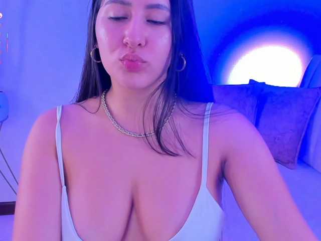 megan-cooper28 live cam on BongaCams
