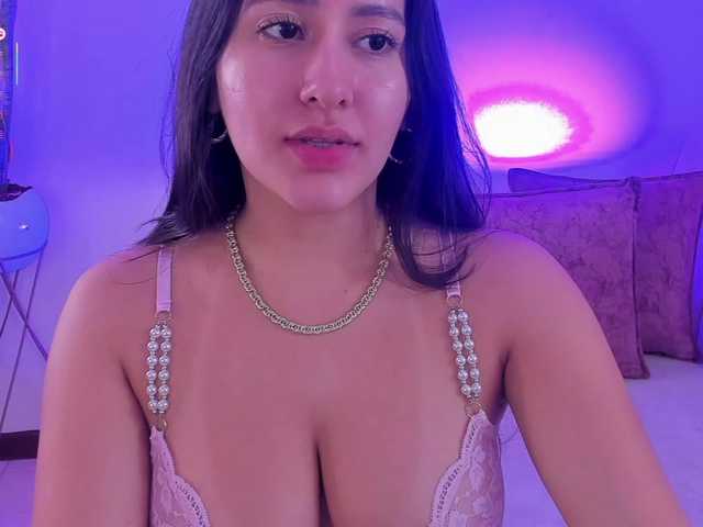 megan-cooper28 live cam on BongaCams