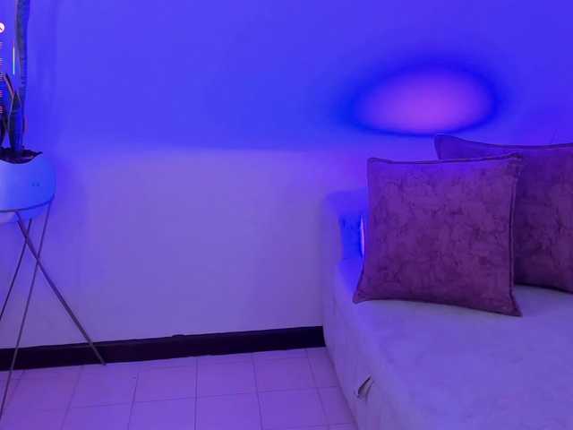 megan-cooper28 live cam on BongaCams