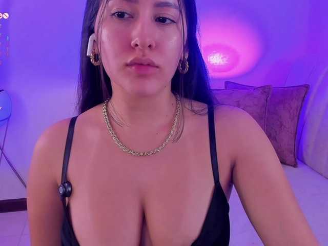 megan-cooper28 live cam on BongaCams