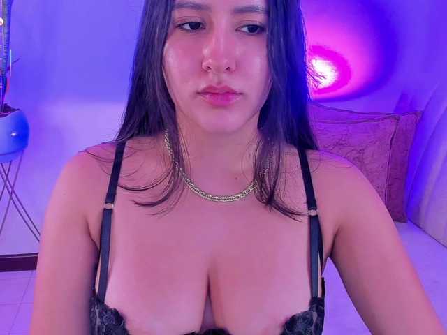 megan-cooper28 live cam on BongaCams