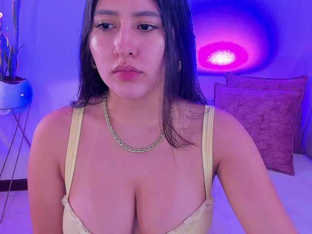 megan-cooper28 live cam on BongaCams