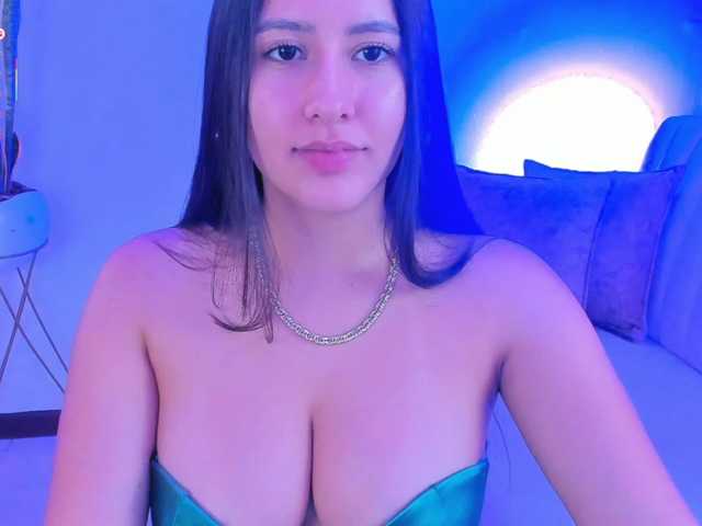 megan-cooper28 live cam on BongaCams