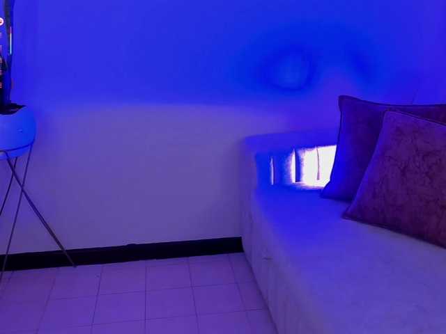 megan-cooper28 live cam on BongaCams
