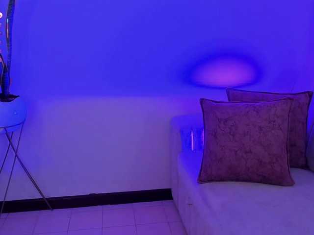 megan-cooper28 live cam on BongaCams