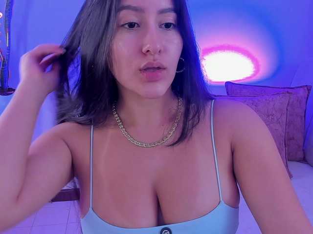 megan-cooper28 live cam on BongaCams