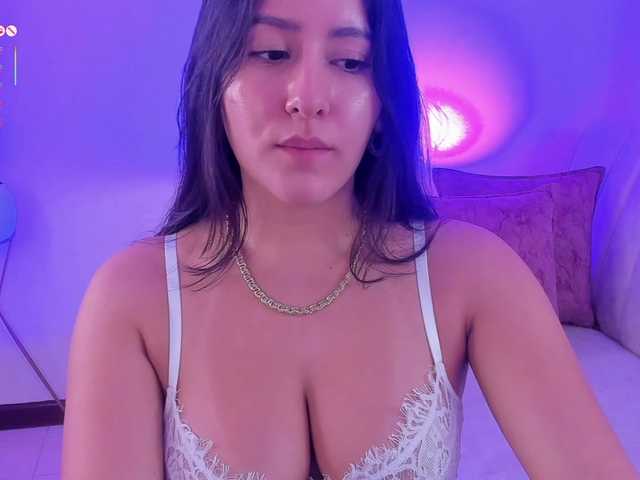 megan-cooper28 live cam on BongaCams