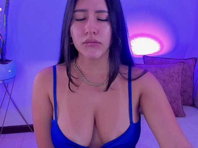 megan-cooper28 live cam on BongaCams