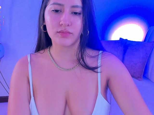 megan-cooper28 live cam on BongaCams