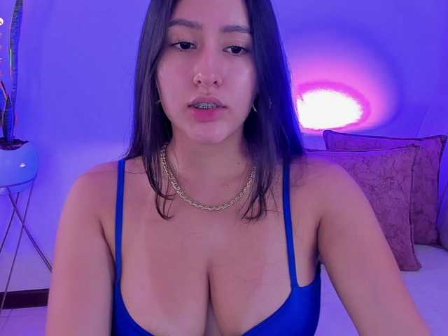 megan-cooper28 live cam on BongaCams