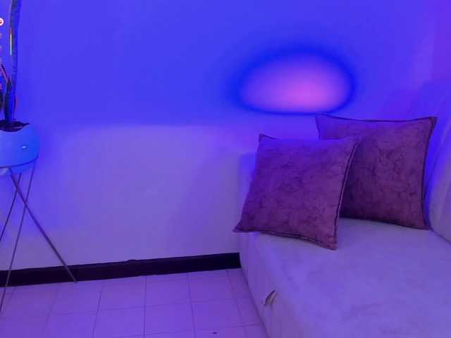 megan-cooper28 live webcam show