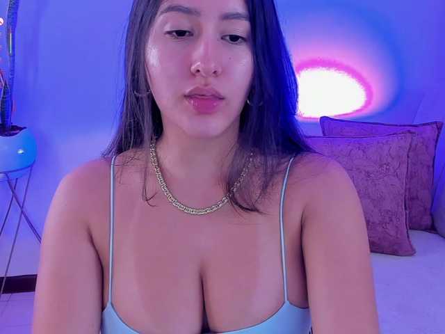 megan-cooper28 live cam on BongaCams