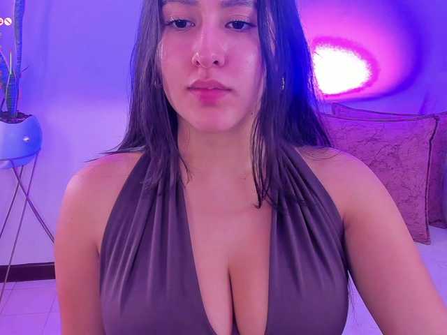 megan-cooper28 live cam on BongaCams