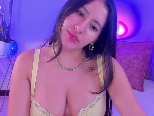 megan-cooper28 live cam on BongaCams