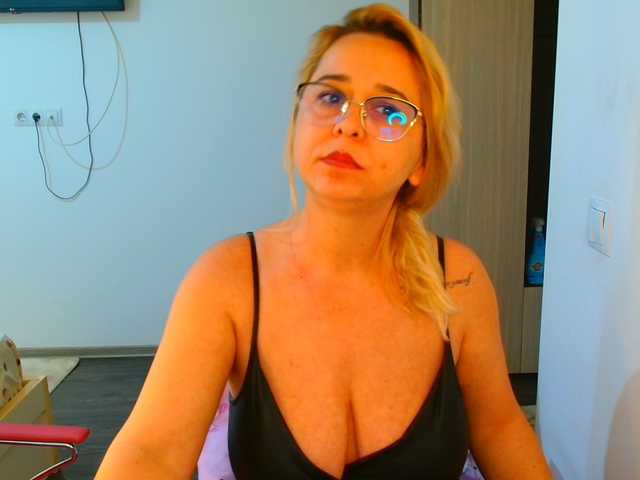 Freyaamore's BongaCams show and profile