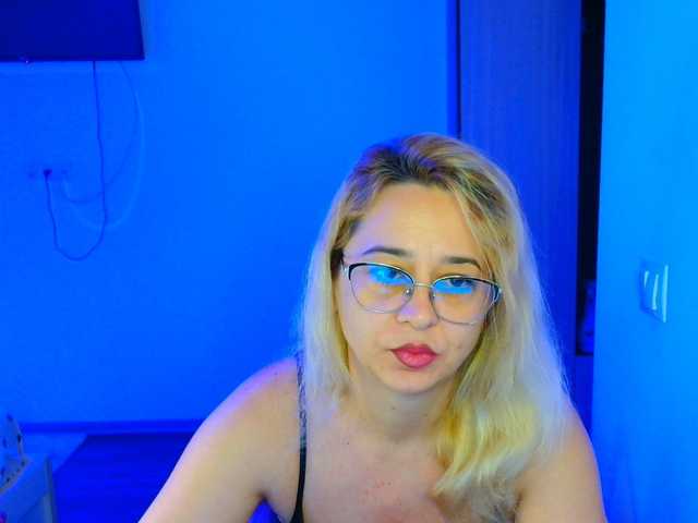 Freyaamore's BongaCams show and profile