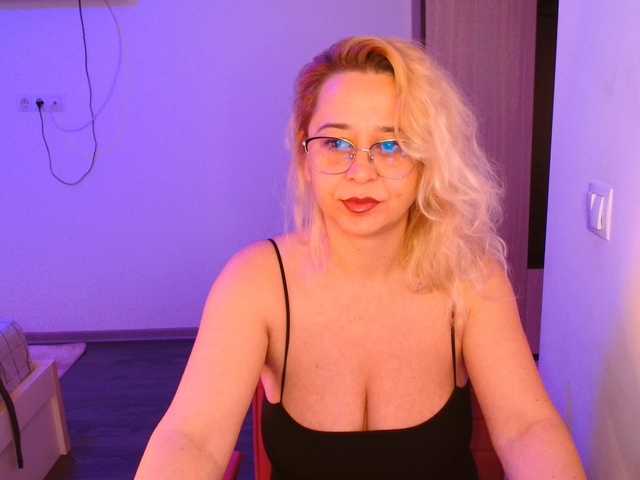 Freyaamore's BongaCams show and profile