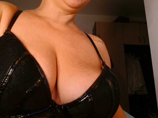 Freyaamore live cam on BongaCams