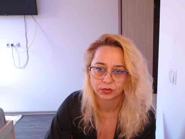 Freyaamore Live Webcam on BongaCams