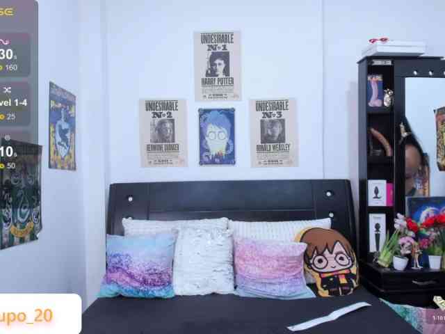 LILYLUNAPOTTER webcam