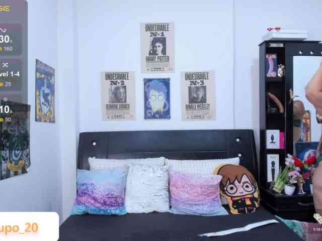 LILYLUNAPOTTER webcam
