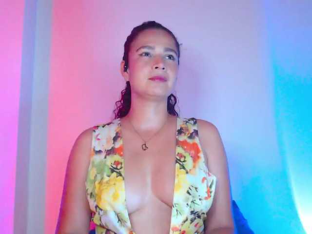 Bikergiirl live cam preview